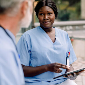 Validering inom vård och omsorg | Uppnå formell yrkeskompetens som vårdbiträde eller undersköterska